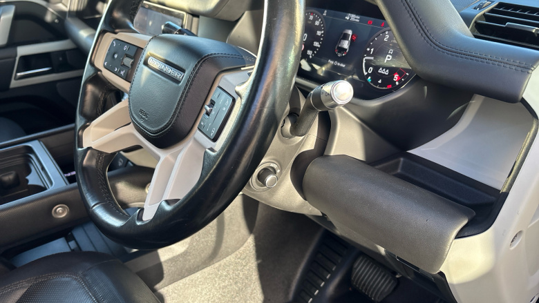 Land Rover Defender 3.0 D300 X-Dynamic HSE 110 5dr Auto Diesel Estate